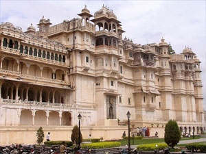 taxi service for Udaipur City Palace